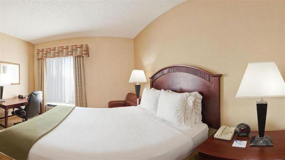 Holiday Inn Express Hotel & Suites Bentonville By Ihg Esterno foto