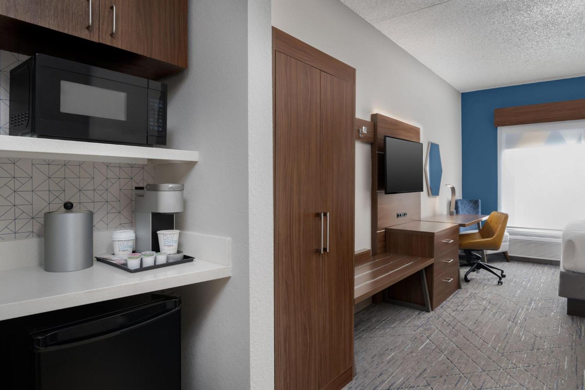 Holiday Inn Express Hotel & Suites Bentonville By Ihg Esterno foto