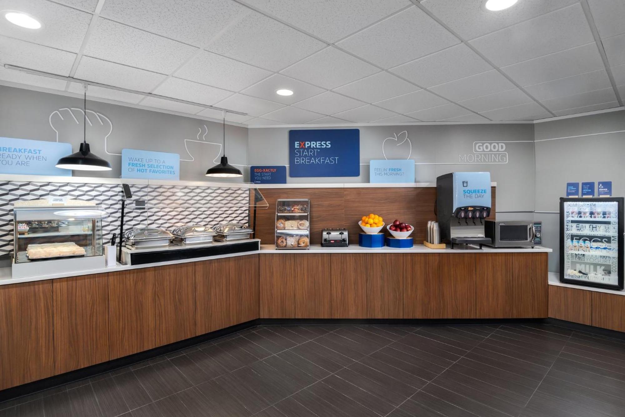 Holiday Inn Express Hotel & Suites Bentonville By Ihg Esterno foto