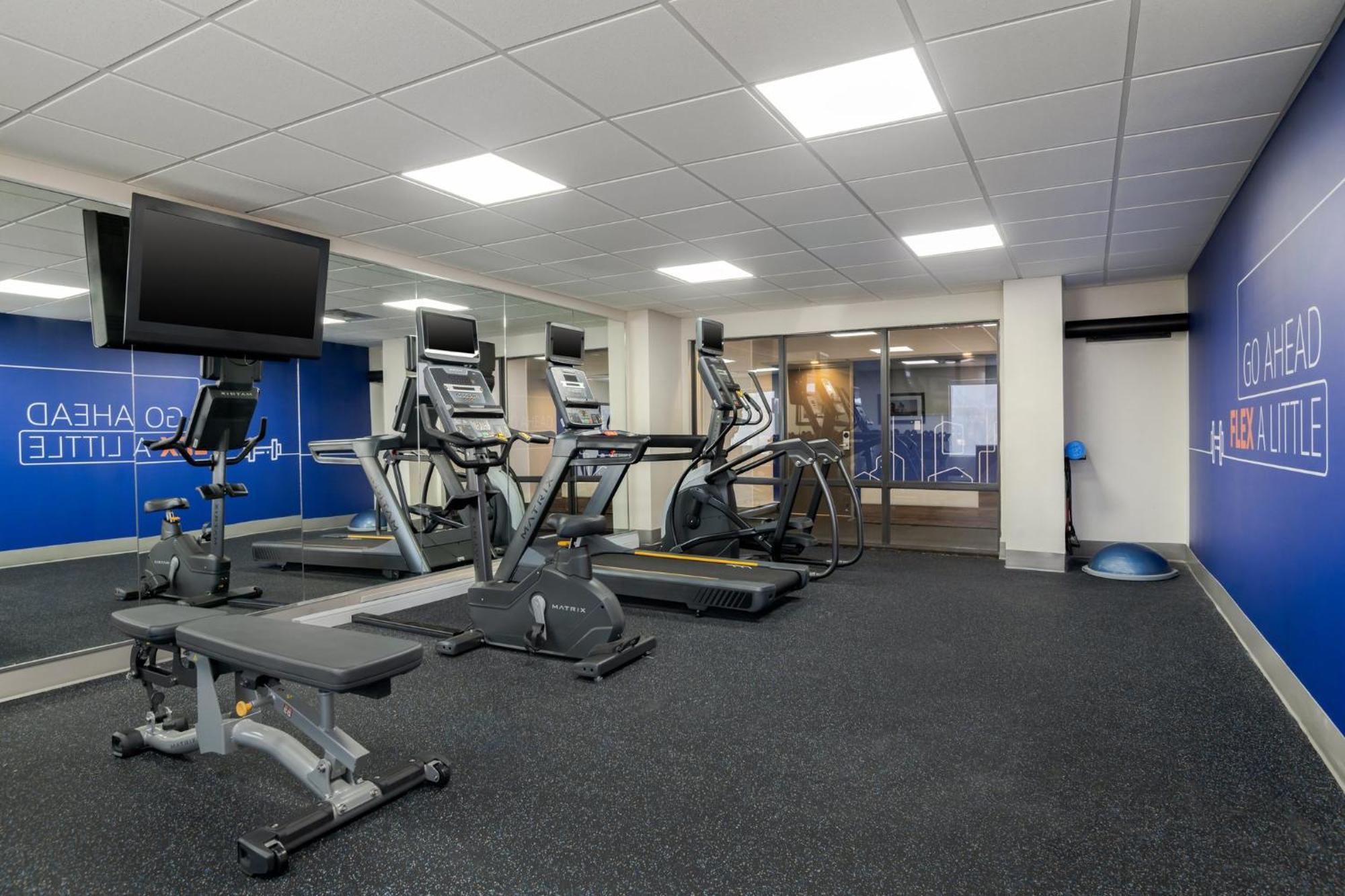 Holiday Inn Express Hotel & Suites Bentonville By Ihg Esterno foto