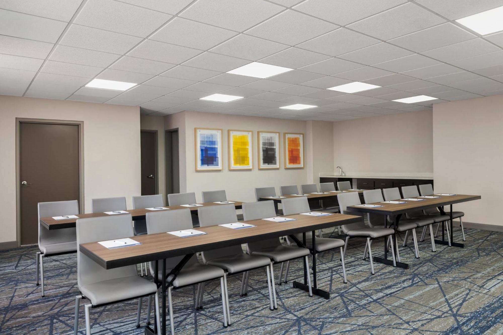 Holiday Inn Express Hotel & Suites Bentonville By Ihg Esterno foto