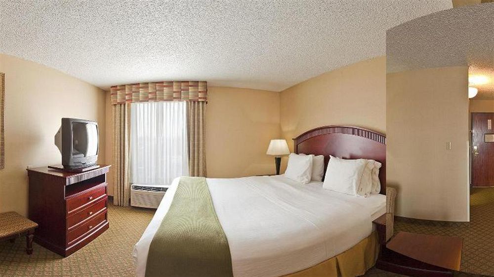 Holiday Inn Express Hotel & Suites Bentonville By Ihg Esterno foto